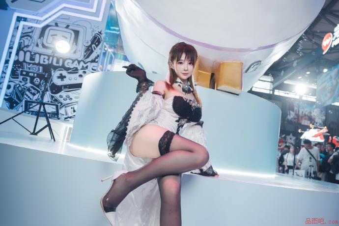 耶～碧蓝这次好酷！有超级大的泡泡机！！漫展场照-品图吧