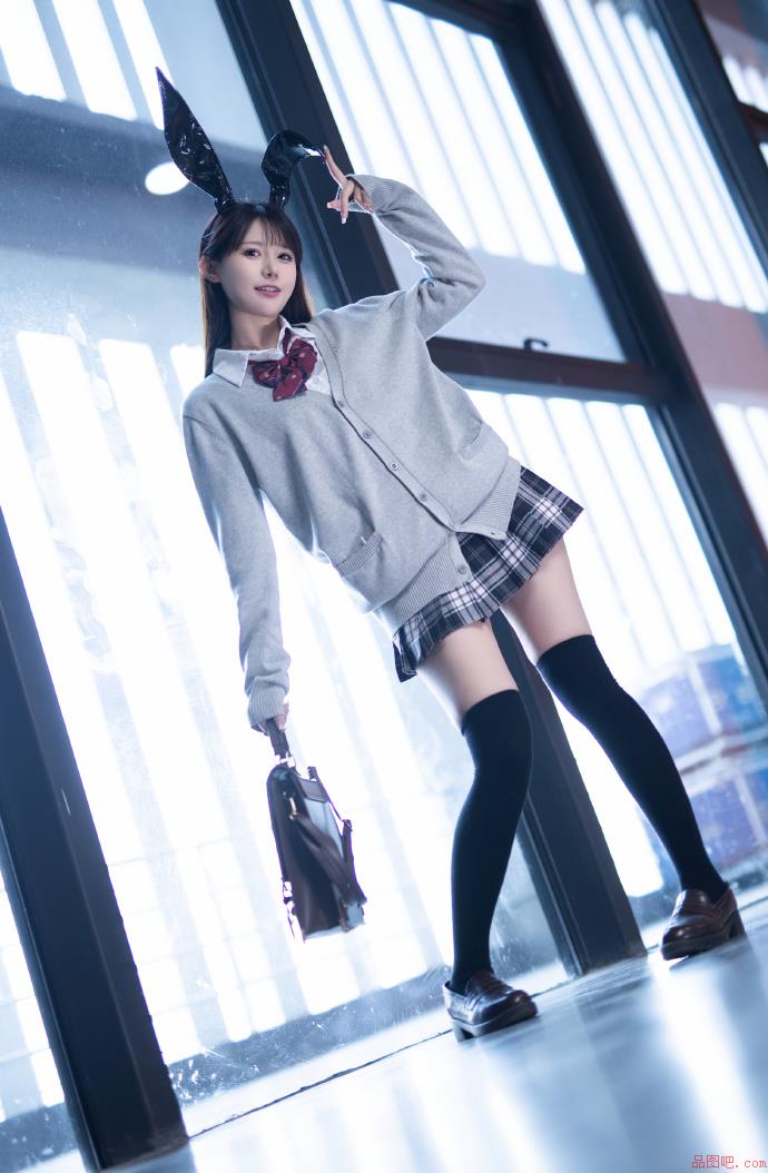 可爱的兔兔学姐来啦漫展场照-品图吧