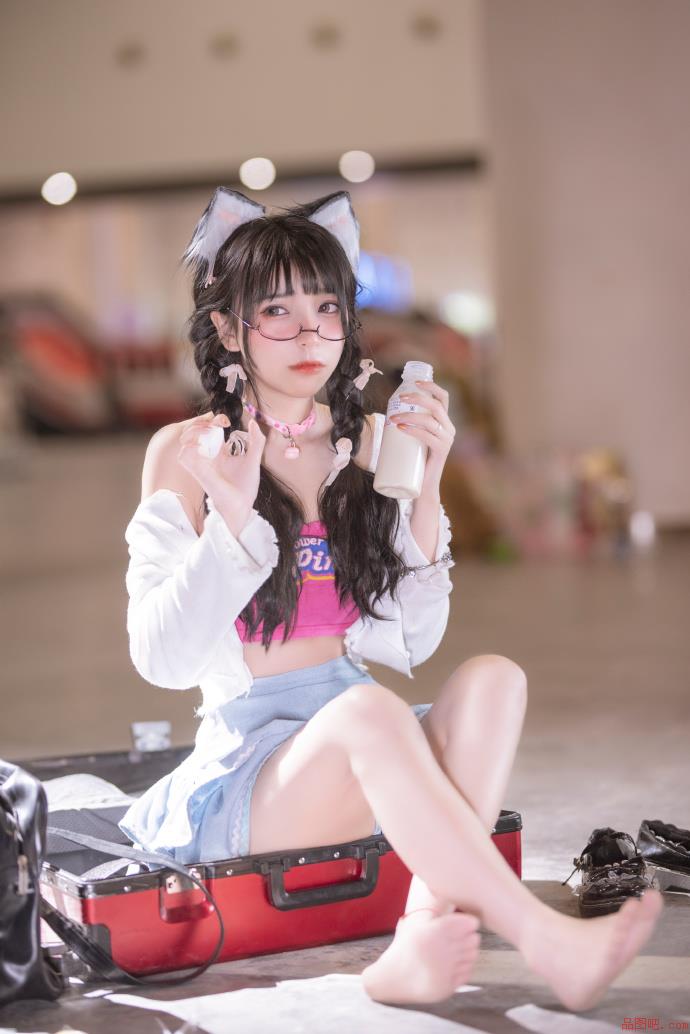 唔…是坏掉的奶漫展场照-品图吧