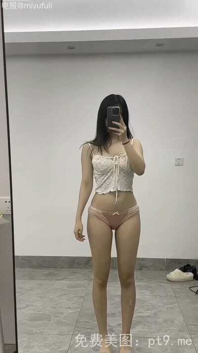 小羊偏偏 2025-09-05 00:00:08 #嘉宾帖 居家风视频?清纯和性感并存-品图吧