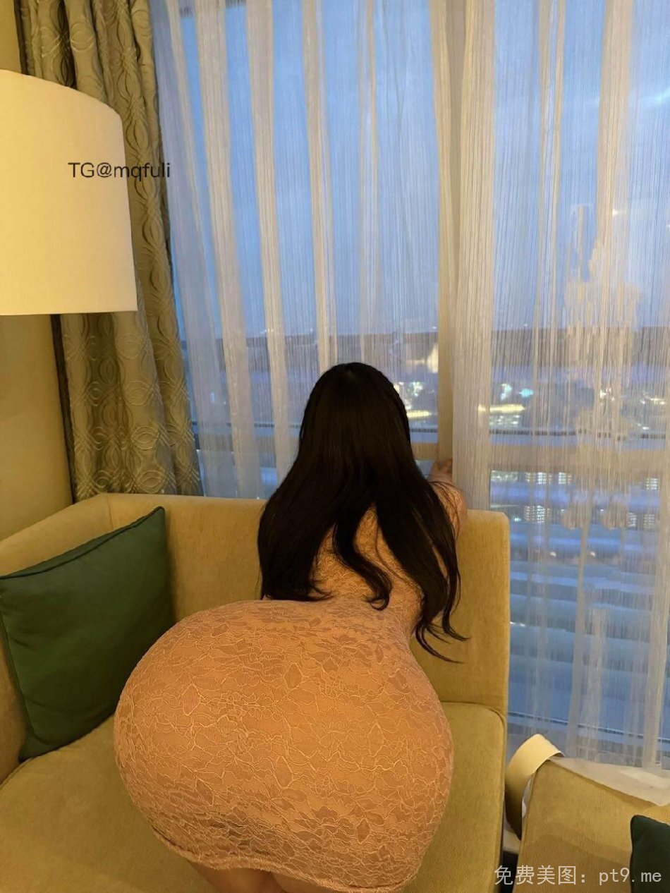 可爱多多杨 2025-09-08 23:58:59 二选一 哪个内搭更好看-品图吧