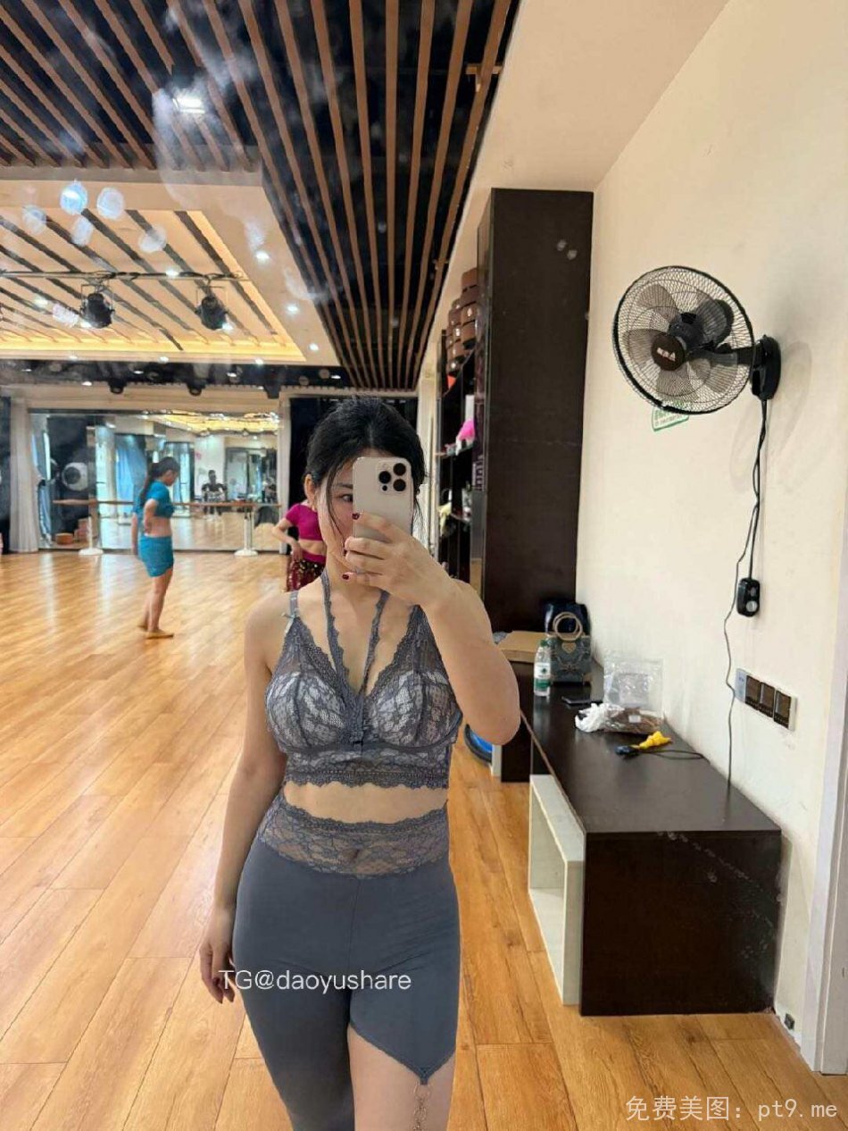 芳姨 2025-09-26 18:44:26 周五快乐了吗，宝宝们?-品图吧