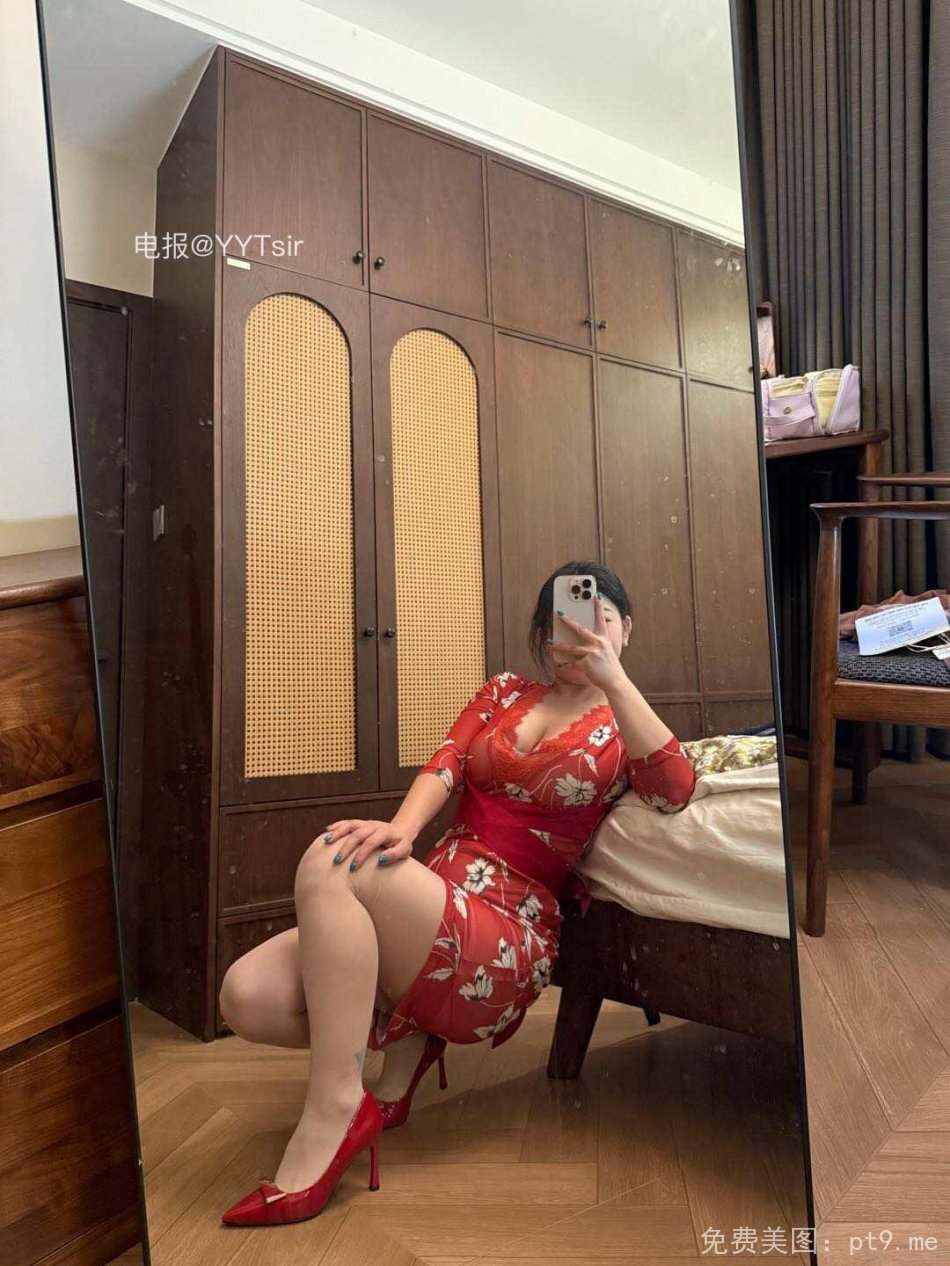 芳姨 2025-10-25 20:31:59 只要一穿修身的衣服 ，妈妈味就出来了-品图吧