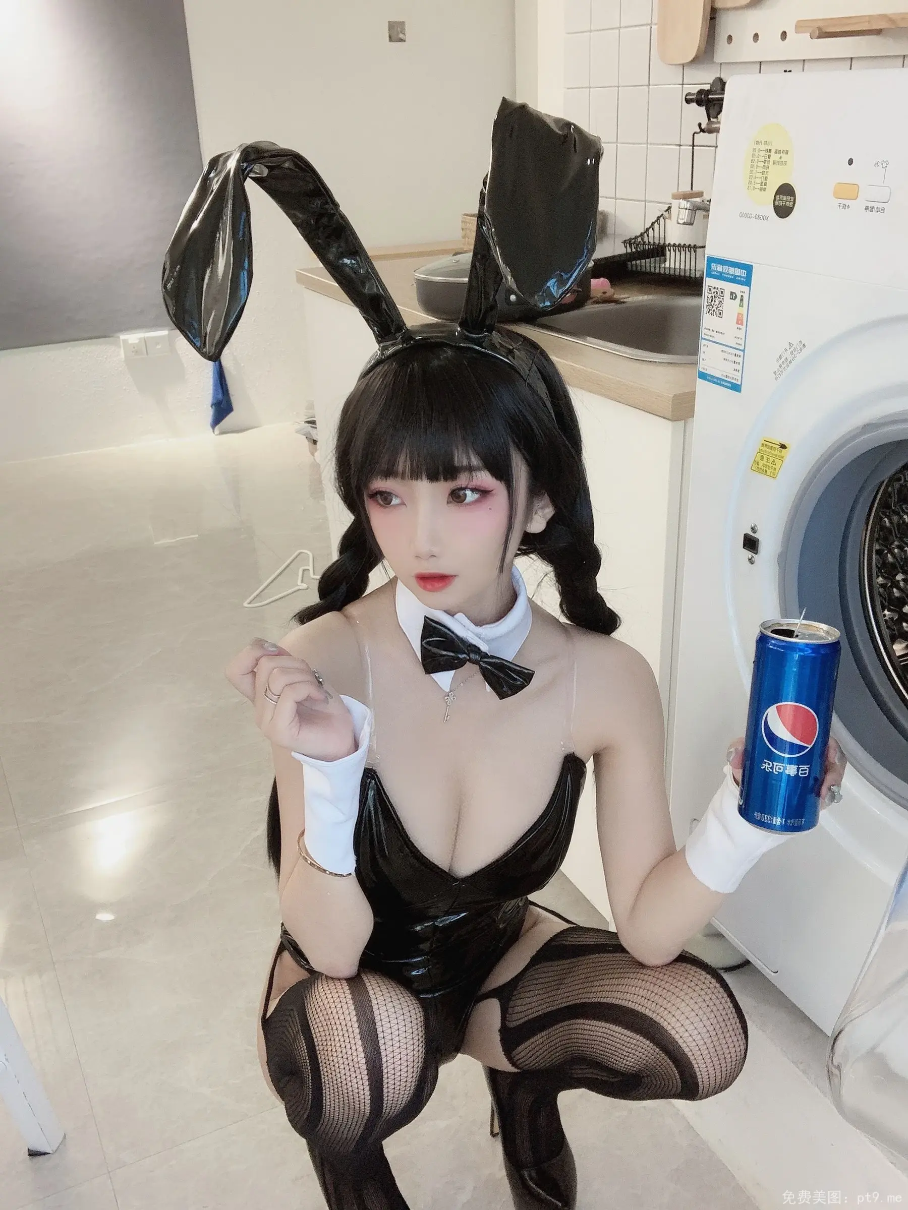 图片[2]-白嫩美少女鬼畜瑶 – 黑色兔女郎 - 品图吧-品图吧