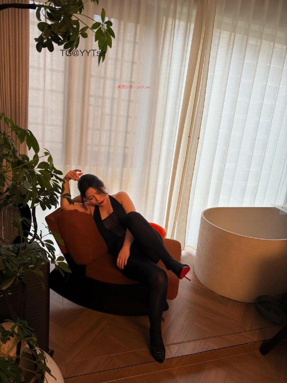 芳姨 2025-12-24 18:46:49 #付费贴#喜欢黑丝的宝宝有福了👀-品图吧